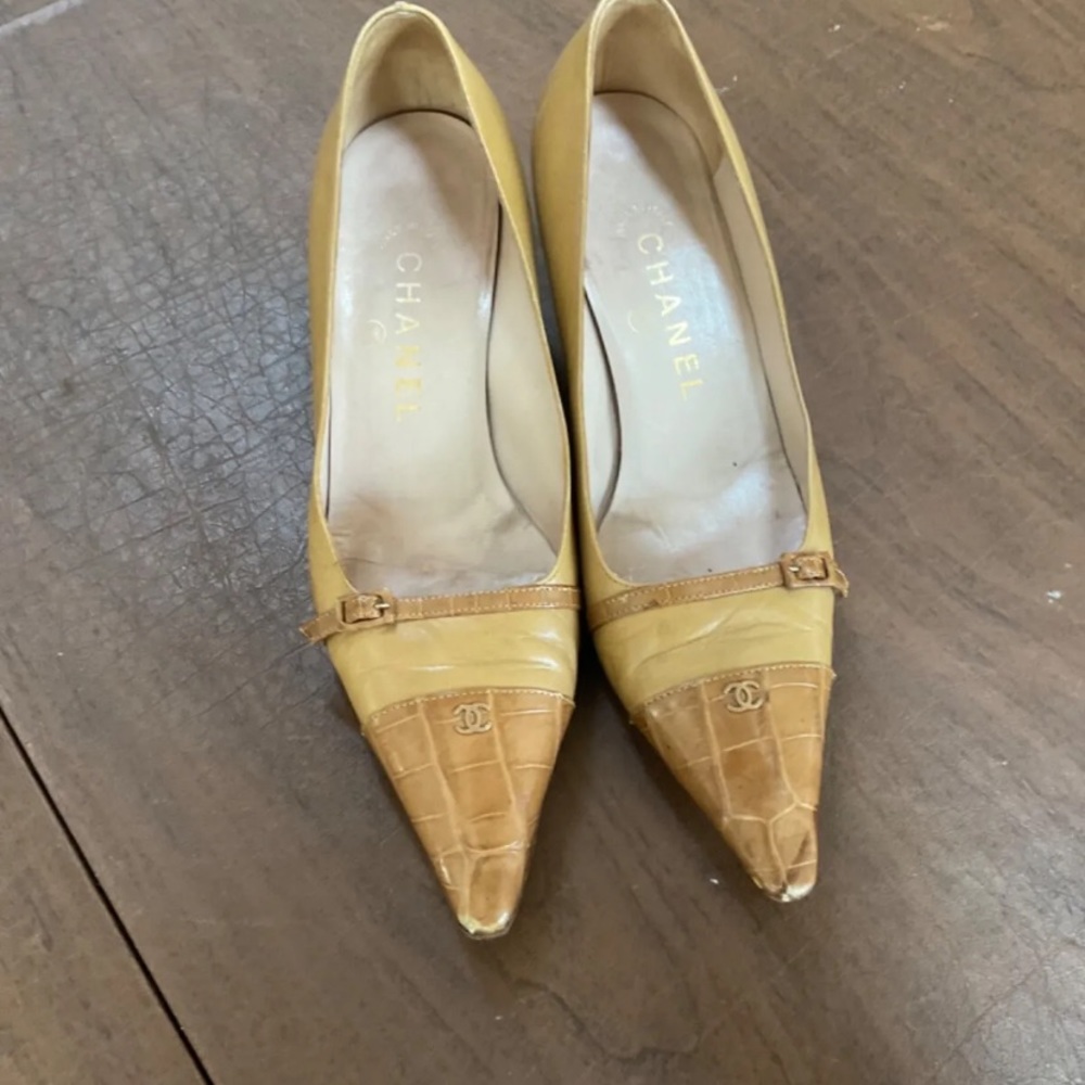 Vintage Chanel chanel pointy low heel pumps crocodile toes beige Size 36